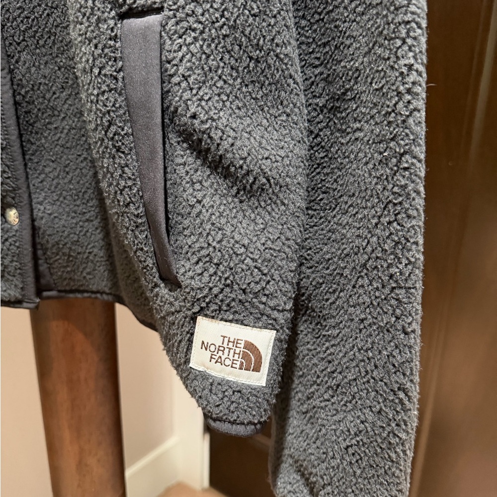 The North Face Women’s Charcoal Fleece Jacket - Picture 3 of 9